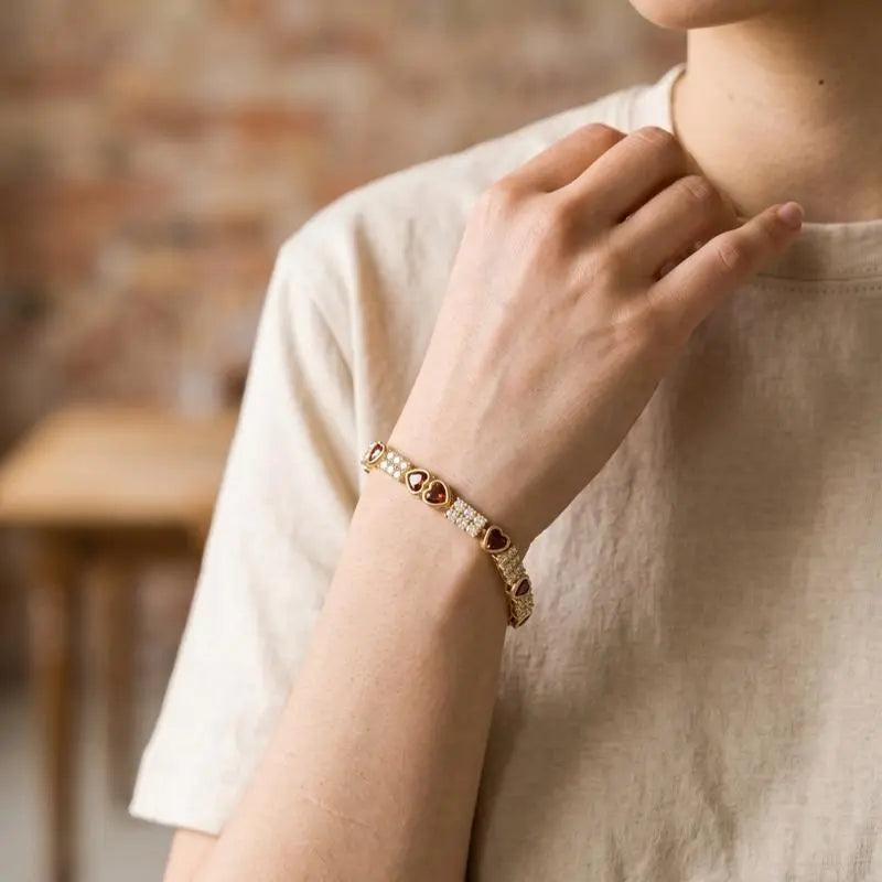 Classic Elegant 14K Gold Plated Cable Chain Bracelet with Interlocking Hearts - 17 Cm + 3 Cm Extension